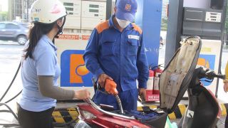 Giá xăng dầu tối 14/10: Dầu diesel về mức rẻ, RON 92 và E10 RON 95 từ chiều mai cũng giảm mạnh? Giá đầy bình ô tô Toyota