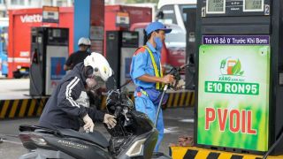 Giá xăng dầu tối 16/10: E10 RON 95 và RON 92 ‘rơi tự do’ về gần đáy, dầu diesel giảm liền 3 kỳ, giá đầy bình xe ga 125cc