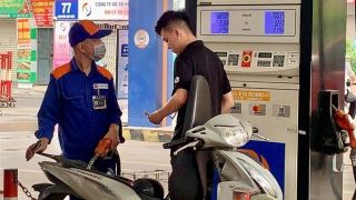 Giá xăng dầu chiều 19/10: RON 92 và E10 RON 95 giảm sâu, dầu diesel lại gần đáy hơn một bước, giá đầy bình ô tô Toyota