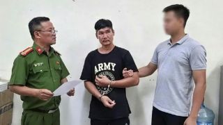 Danh tính người đàn ông cầm dao bầu tấn công, dùng xe máy truy đuổi công an ở Hà Nội