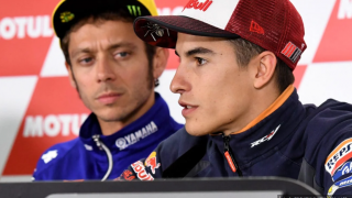 Đặt lên bàn cân với Valentino Rossi, Marc Marquez được huyền thoại MotoGP đánh giá vượt trội về tốc độ!