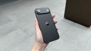 Giảm sốc về mốc 18 triệu, mẫu iPhone siêu mỏng Dynamic Island này là chân chân lý để dùng lâu dài