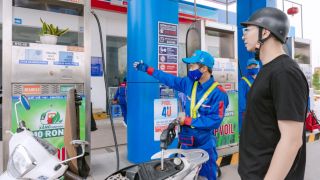 Giá xăng dầu tối nay 24/10: E10 RON 95 và E5 RON 92 liên tục giảm sâu, dầu diesel neo ở vùng rẻ, giá đầy bình ô tô Mazda