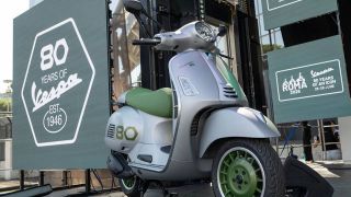 Vespa giá 372 triệu đồng vừa về Việt Nam: Chỉ 4 chiếc, đại gia chậm chân là hết