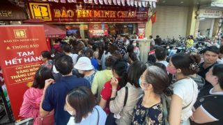 Giá vàng hôm nay 28/10: Vàng SJC vàng 9999 tăng rồi lại giảm liên tục, vàng thế giới chìm dưới đáy