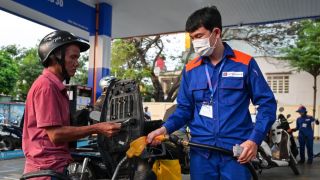 Giá xăng dầu chiều 28/10: E5 RON 92 và E10 RON 95 dồn dập giảm mạnh, dầu diesel ‘rẻ như bún’, giá đầy bình ô tô Honda