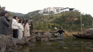 Danh tính người đàn ông có thể ‘bay’ trên nước như trong truyện Kim Dung, lập kỷ lục thế giới
