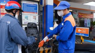 Giá xăng dầu tối 29/10: Dầu diesel tăng vọt, E5 RON 92 và E10 RON 95 rẻ hơn đỉnh bao nhiêu? Giá đầy bình các mẫu xe số