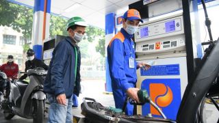 Giá xăng dầu tối 31/10: E10 RON 95 và E5 RON 92 đều đang rẻ, dầu nhỉnh hơn đáy 9.000 đồng/lít, giá đầy bình ô tô Toyota