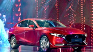 Mazda3 giảm giá ngay khi ra mắt, khách hàng vẫn kêu trời vì giá quá chát