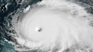 Xuất hiện cơn bão mạnh nhất lịch sử loài người, đập tan mọi kỷ lục và thang đo