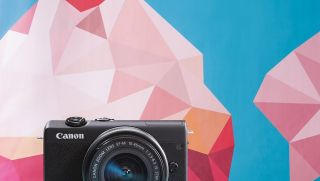 Canon ra mắt máy ảnh không gương lật M200