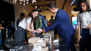 Huawei tổ chức triển lãm: Sự giao thoa giữa Công nghệ và Thời trang