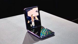 Ra mắt Galaxy S20: Galaxy Z Flip - cách mạng mới của Samsung với thiết kế đột phá