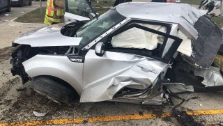Ô tô Kia vỡ tan tành sau cuộc truy đuổi nghẹt thở với cảnh sát giao thông