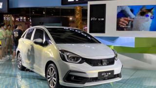 Honda Jazz 2020 ra mắt với phần đầu xe mới mẻ, công nghệ đẳng cấp, Toyota Yaris lo sốt vó