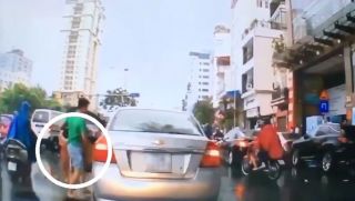 Vụ ô tô hôi chùm vải rơi trên đường: danh tính bí ẩn của tài xế