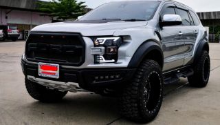 Kỳ lạ với chiếc SUV đầu Ford Ranger đuôi Ford Everest