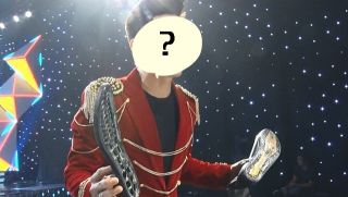 Nam MC nổi tiếng bị tố ăn hai đầu lương vẫn mang giày bung đế, bị Võ Hạ Trâm ‘mỉa mai’ là ai?