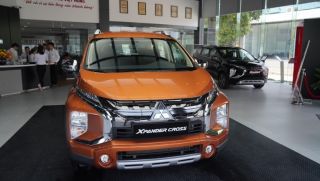 Mitsubishi Xpander vừa có bản mới đã tung khuyến mãi lớn khiến khách Việt nô nức xuống tiền