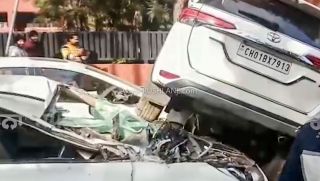 'Xe bay' Toyota Fortuner 'đập' vỡ nát Honda City, tài xế đối mặt với tử thần