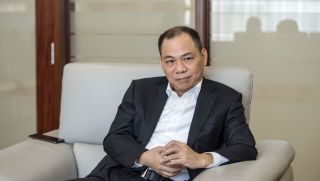 Không phải VinFast President, tỷ phú Phạm Nhật Vương tung 'vũ khí' mới khiến dân tình choáng váng 