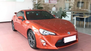 Toyota cực hiếm giảm sốc 800 triệu, giá chỉ bằng Mazda6, ganh đua khốc liệt với Mercedes-Benz