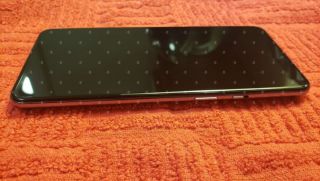 Rò rỉ thiết kế và cấu hình OnePlus 9: Màn hình đục lỗ, RAM 8GB, chip Snapdragon 888