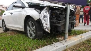 Bàng hoàng Hyundai Accent ‘rụng hàm’ sau cú tông động trời với Ford Fiesta khiến dân tình ngã ngửa