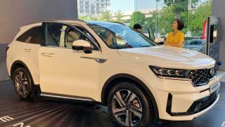 Kia Sorento 2021 điều chỉnh giá bán, giảm cả trăm triệu đồng khiến Hyundai SantaFe 'hoảng hốt'