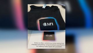 Apple tri ân các kỹ sư bằng áo phông có hình chip M1 