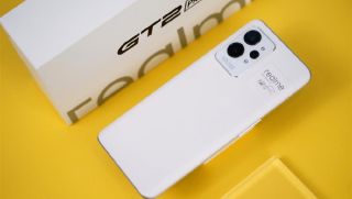 Mở hộp, đánh giá trên tay realme GT2 Pro: Siêu phẩm 'giá rẻ' dành cho người dùng trẻ