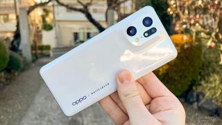  iPhone 13 Pro, Galaxy S22 Ultra ngỡ ngàng khi OPPO Find X5 Pro chỉ chai 20% pin sau 1600 lần sạc