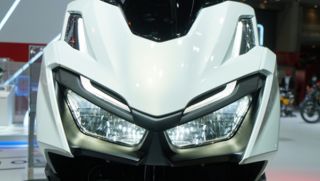 'Mối đe dọa' Honda SH 150i 2021 ra mắt với giá từ 43 triệu: Ngoại hình nổi bần bật, công nghệ bá đạo