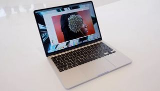 Macbook Air 2022 chip M2 về Việt Nam với giá 'không tưởng' khiến khách Việt 'ngã ngửa'