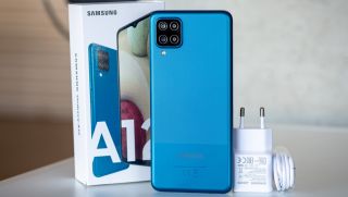 Galaxy A12 128GB fullbox giá chưa đến 3 triệu đồng, thừa sức đánh bật vivo Y01 về hiệu năng