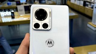 Không phải Galaxy S23 Ultra, Motorola Edge 30 Ultra mới là smartphone đầu tiên sở hữu camera 200MP