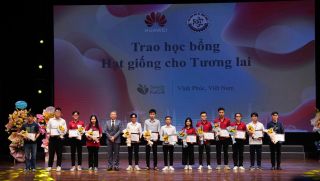 Huawei trao tặng 50 suất học bổng cho sinh viên tài năng tại Ngày hội Techfest Vĩnh Phúc 2022