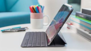 iPad Pro 2018 - giá tháng 2/2023, thiết kế cao cấp, màn 120Hz nhưng rẻ ngang iPad Gen 10