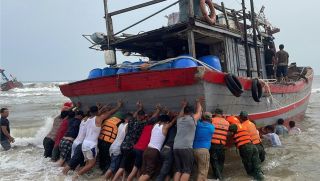 Thời tiết xấu khiến 9 thuyền nam chìm trên biển, 1 ngư dân mất tích tại Quảng Bình
