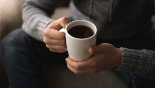 Sai lầm của giới trẻ khi quá lạm dụng cà phê: Các bệnh nguy hiểm 'chực chờ' bất cứ lúc nào! 