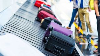 Có gì bên trong hành lý của tiếp viên hàng không? Kiểm soát hành lý trước khi bay như thế nào?