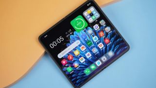 Kẻ hủy diệt Galaxy Z Fold5 lộ diện, dễ lên ngôi vua màn gập nhờ giá rẻ bất ngờ