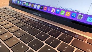 Macbook Pro 13 inch với Touchbar bị Apple dừng sản xuất