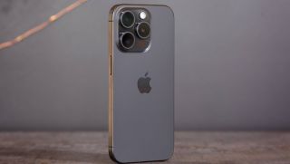 Vua Titan giá rẻ iPhone 15 Pro giảm tằng tằng trong tháng 4, ngon bổ rẻ ăn đứt Galaxy S24 Ultra