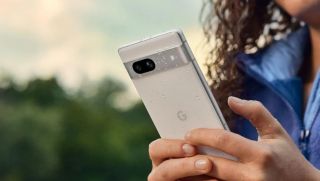 Google Pixel 8a rò rỉ với thiết kế quen thuộc, màn hình xịn như Galaxy S24, giá khoảng 13 triệu đồng