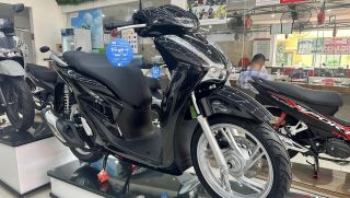 Bảng giá xe Honda SH cuối tháng 7/2024 giảm cực mạnh, khách Việt đổ xô đặt mua vì rẻ như xe bình dân