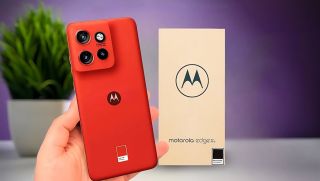 Motorola Edge 50 Neo ra mắt: Mặt lưng giả da, trang bị xịn như Galaxy S24 Plus, độ bền chuẩn quân đội Mỹ