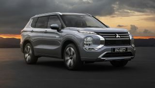 Mitsubishi Outlander 2025 ra mắt giá chỉ gần 700 triệu, chạy đua doanh số với Mazda CX-5, Honda CR-V