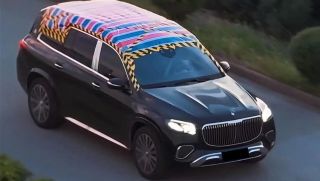 Mercedes 'dột' nước sau 2 ngày mua về, hành động của chủ xe và cách giải quyết từ hãng gây tranh cãi